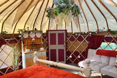 Tiddywinkle yurt with cooking equipment