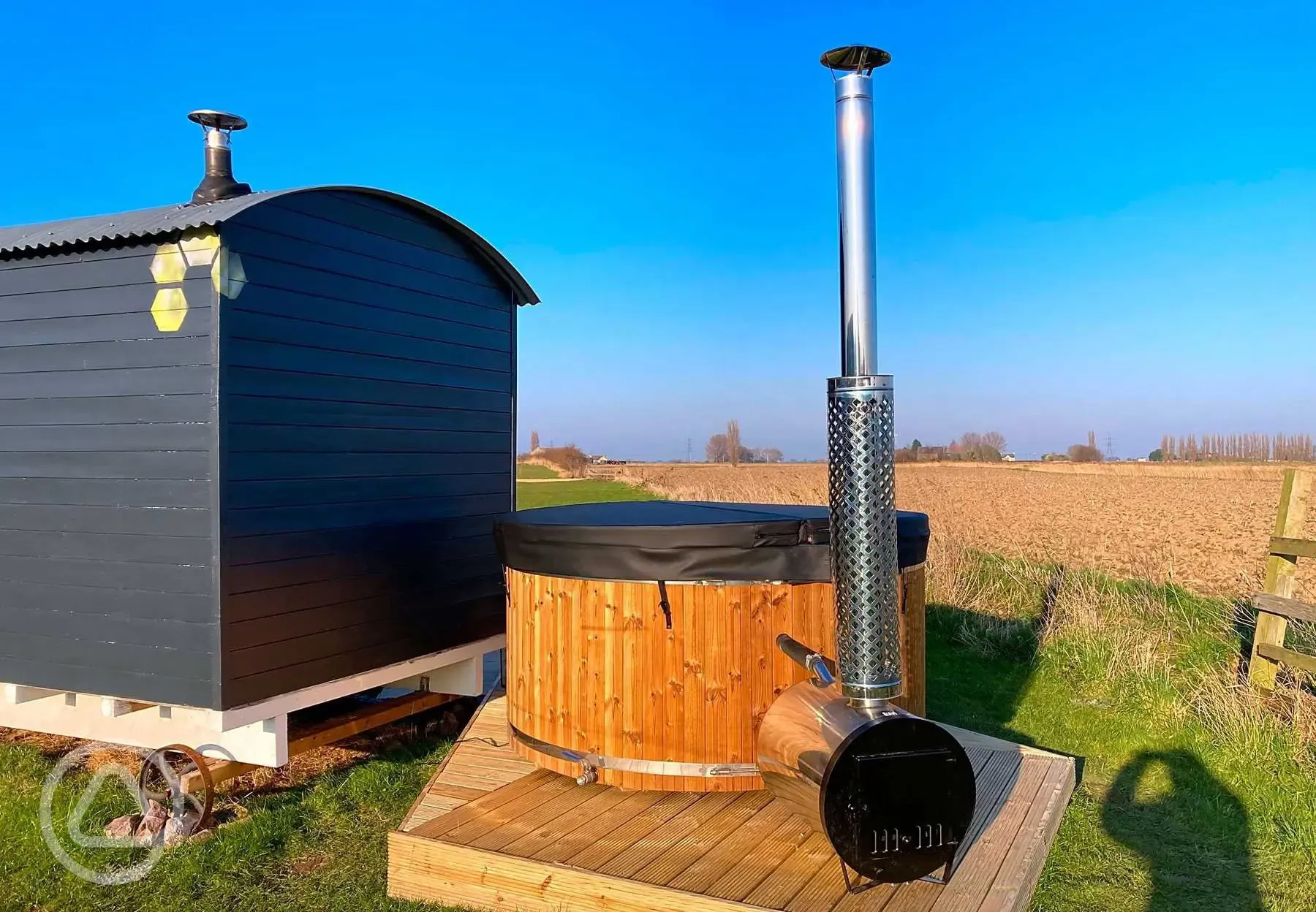 Bumble shepherd's hut hot tub