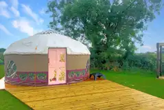 Tiddywinkle yurt with decking (dog friendly)