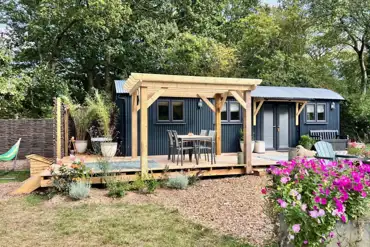 Sunset Lodge shepherd's hut 