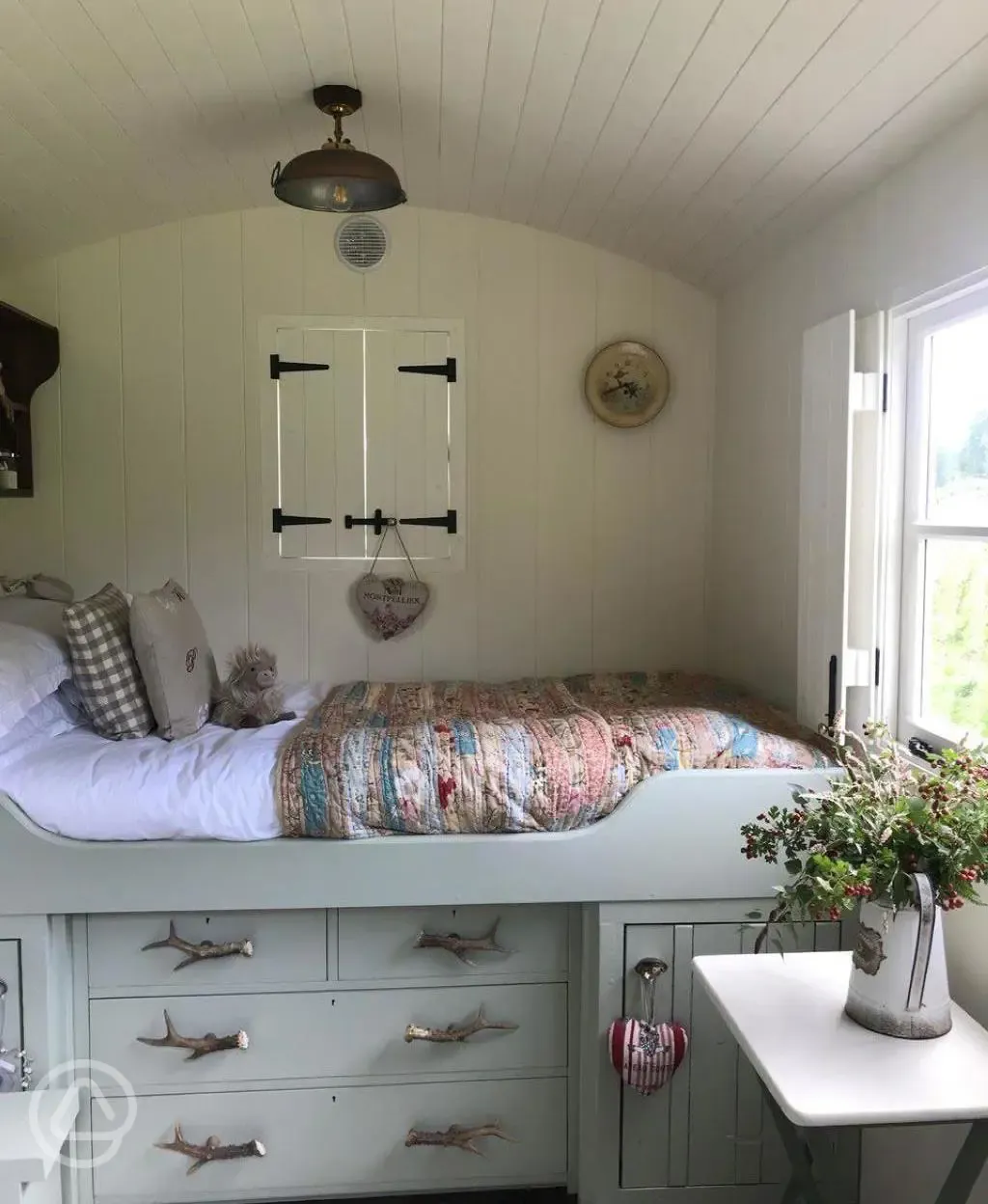 Stitchwort shepherd's hut interior 