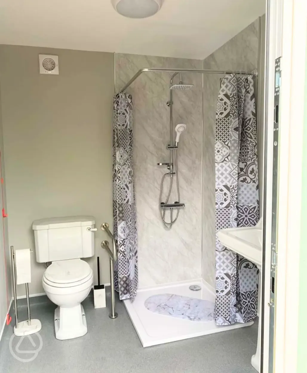 Shared toilet and shower