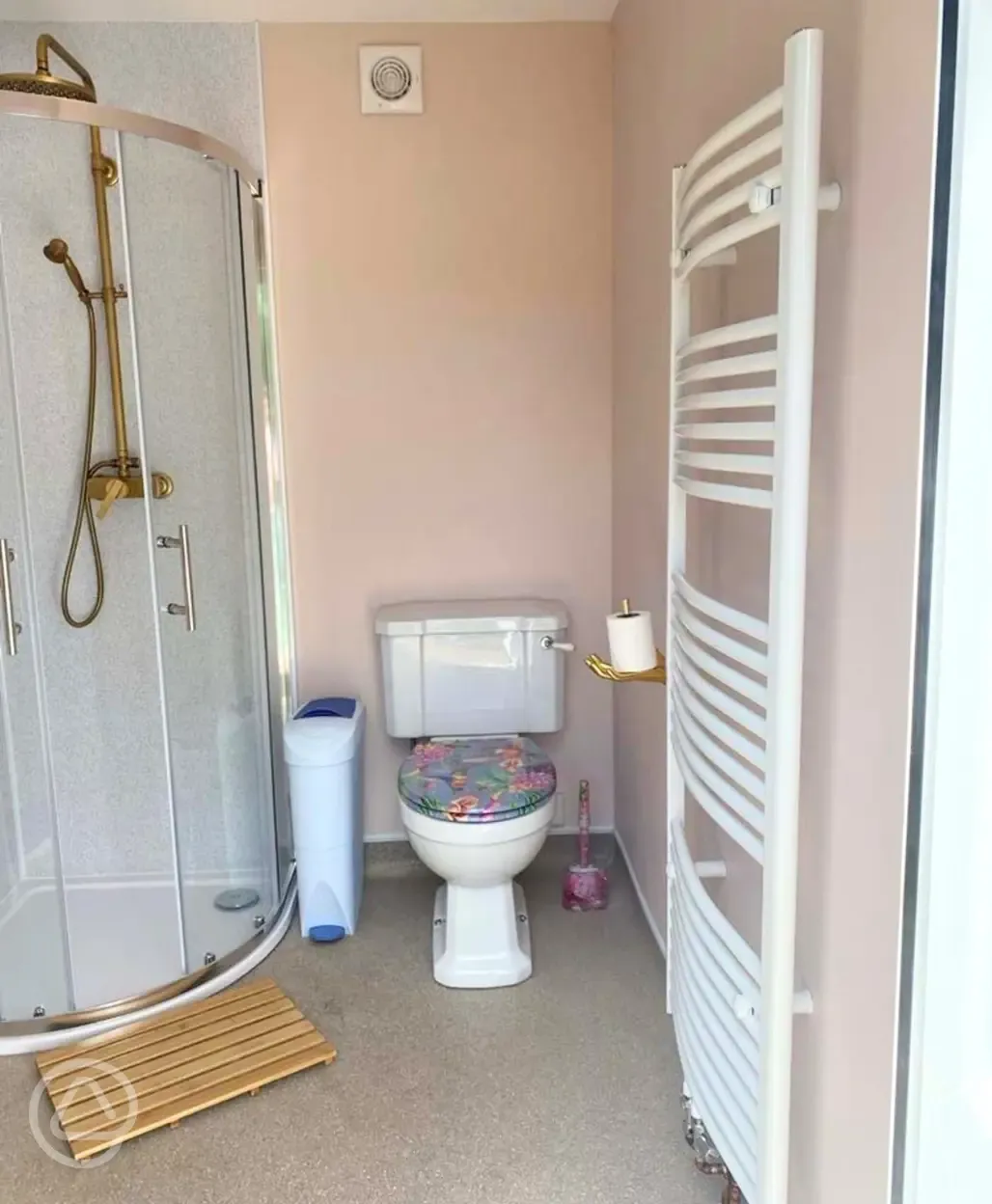 Shared toilet and shower