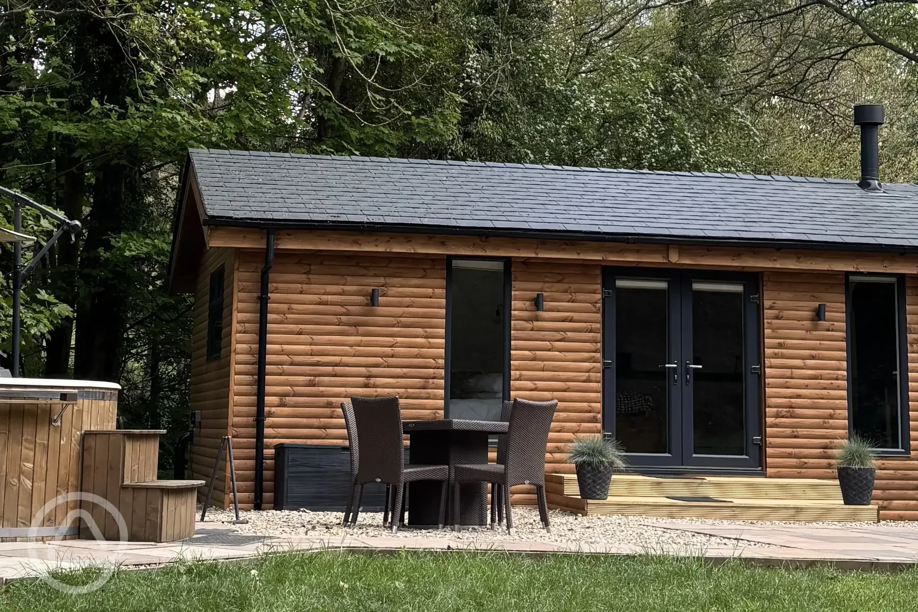 Roe Deer Cabin with hot tub