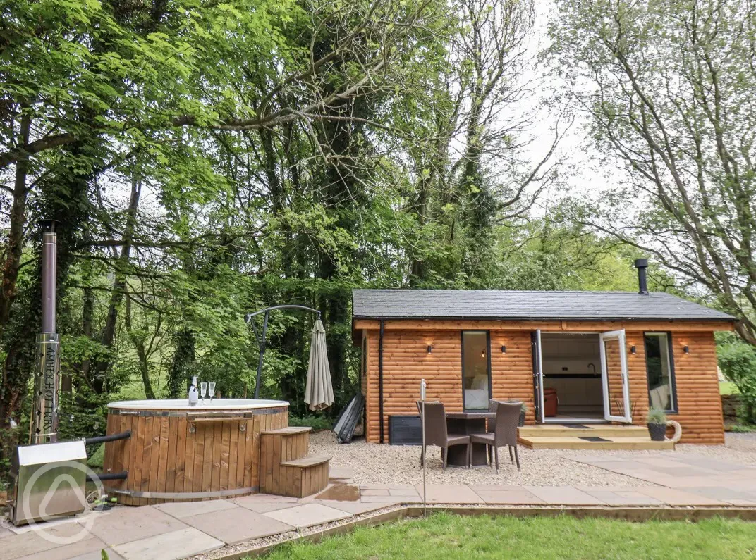 Roe Deer Cabin with hot tub