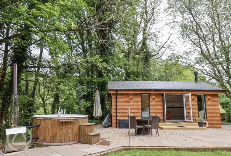 Roe Deer Cabin with hot tub