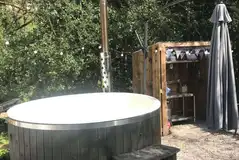 Jenny Wren private wood-fired hot tub Jenny Wren private wood-fired hot tub