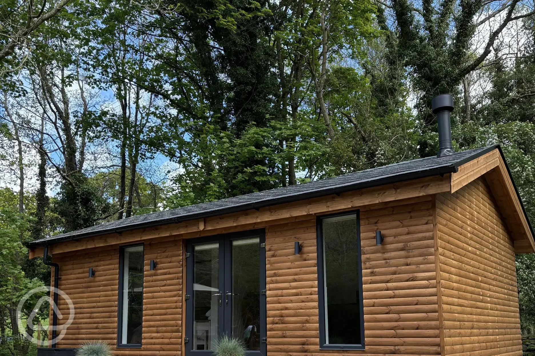 Roe Deer Cabin with hot tub