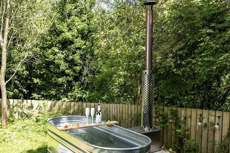 Barn Owl bell tent hot tub