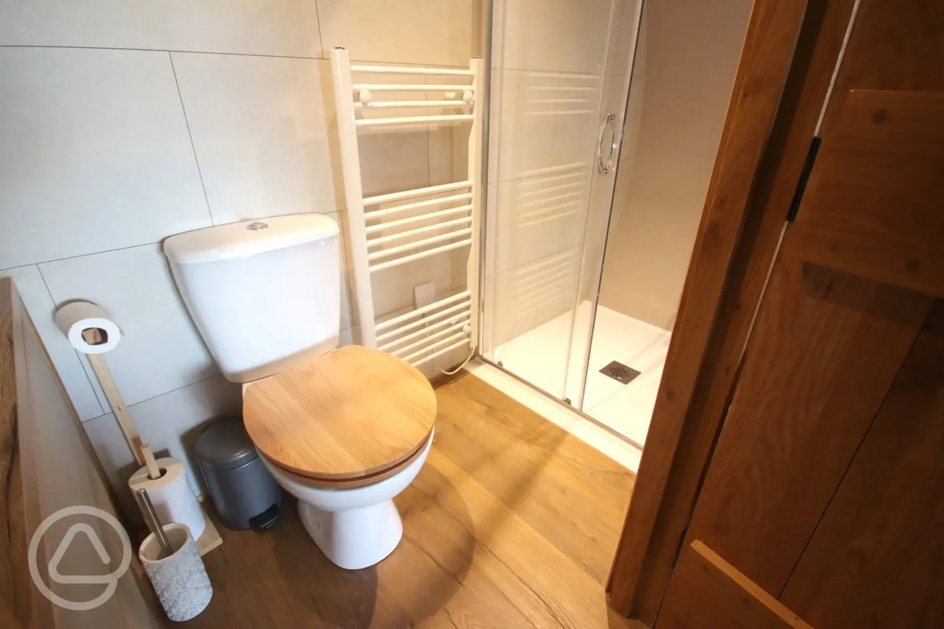 Hare's View glamping pod ensuite bathroom