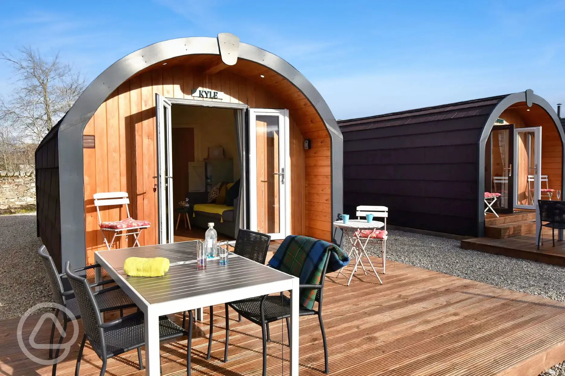 Ensuite glamping pod outdoor seating area