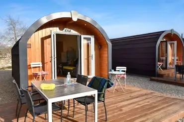 Ensuite glamping pod outdoor seating area