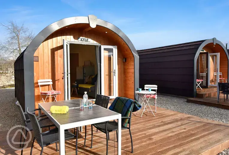 Ensuite glamping pod outdoor seating area