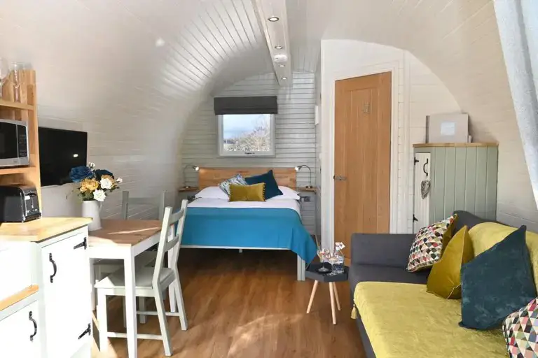 Ensuite glamping pod interior 