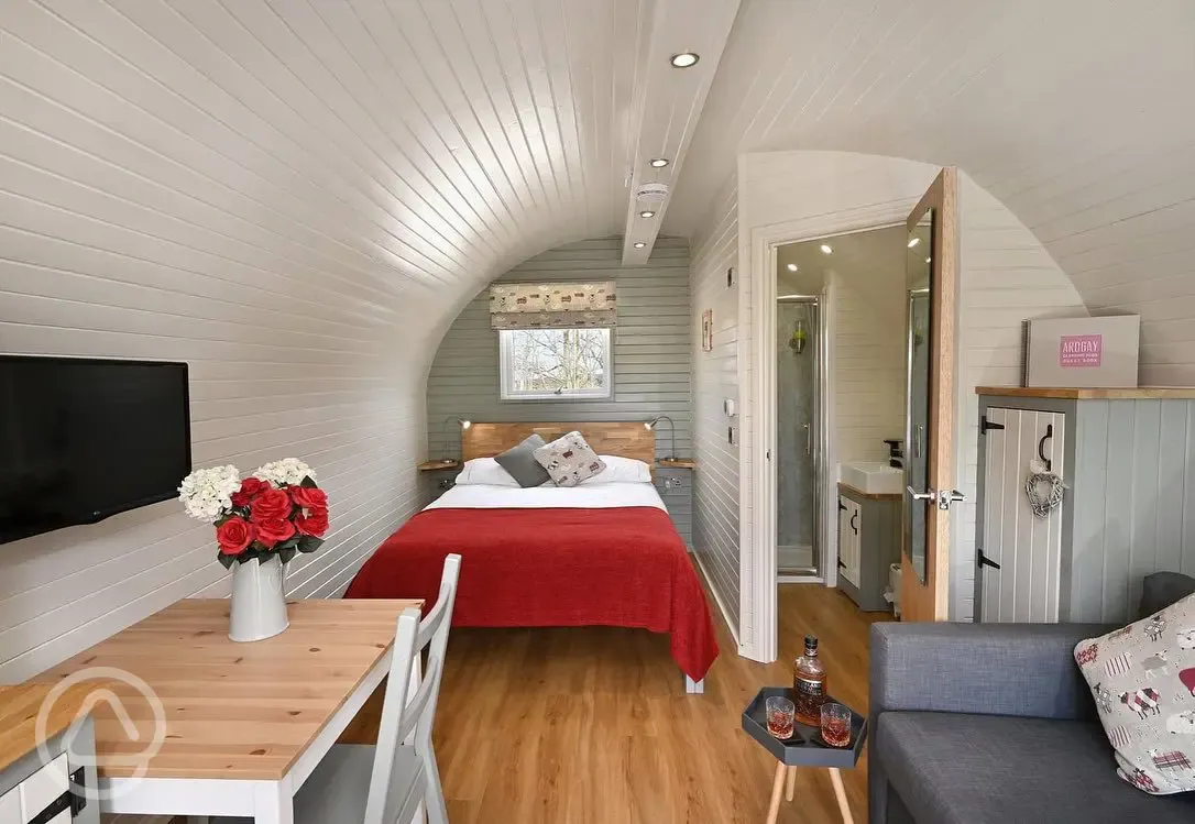 Ensuite glamping pod interior 