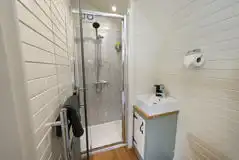 Ensuite glamping pod bathroom