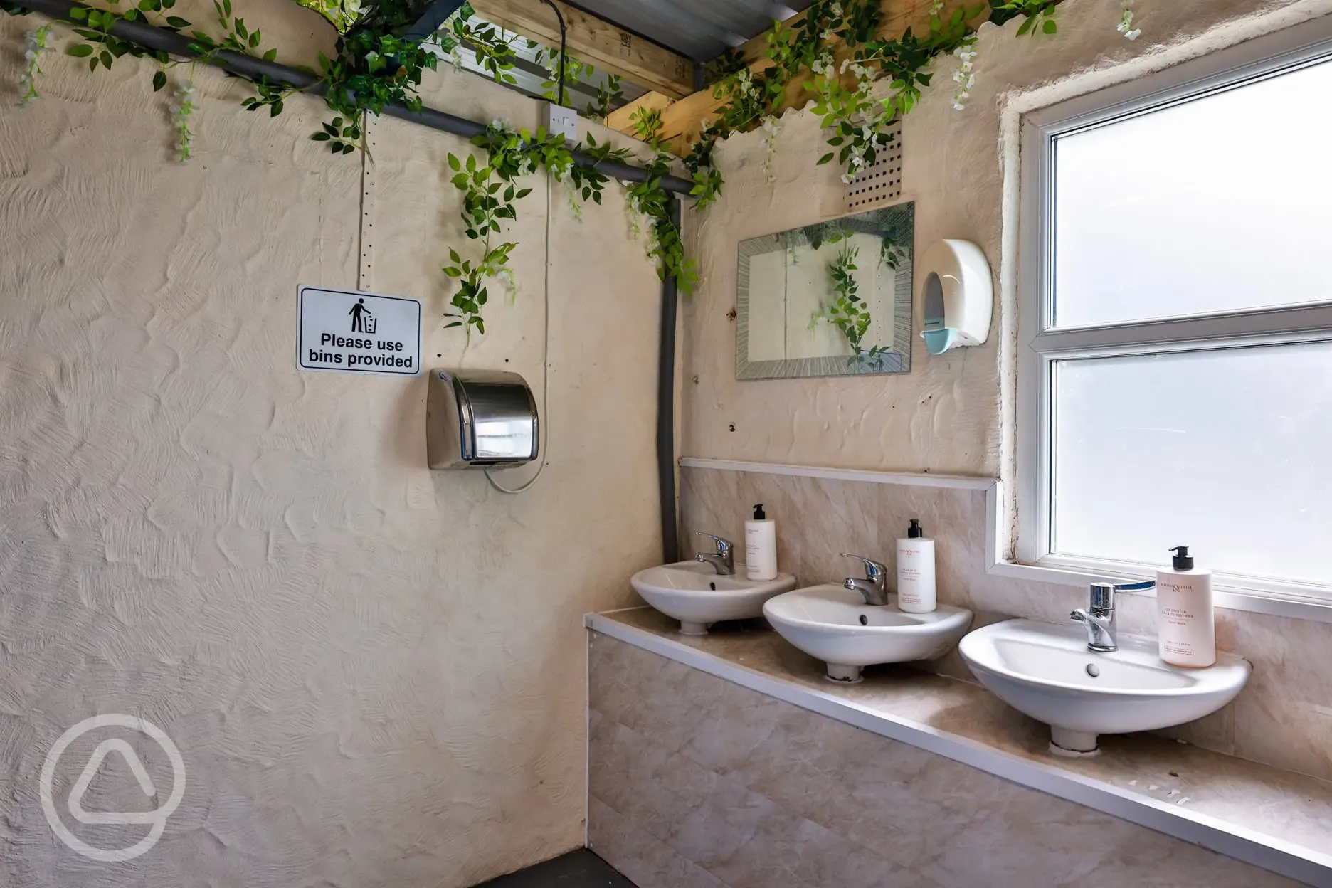 Sink area with mirror