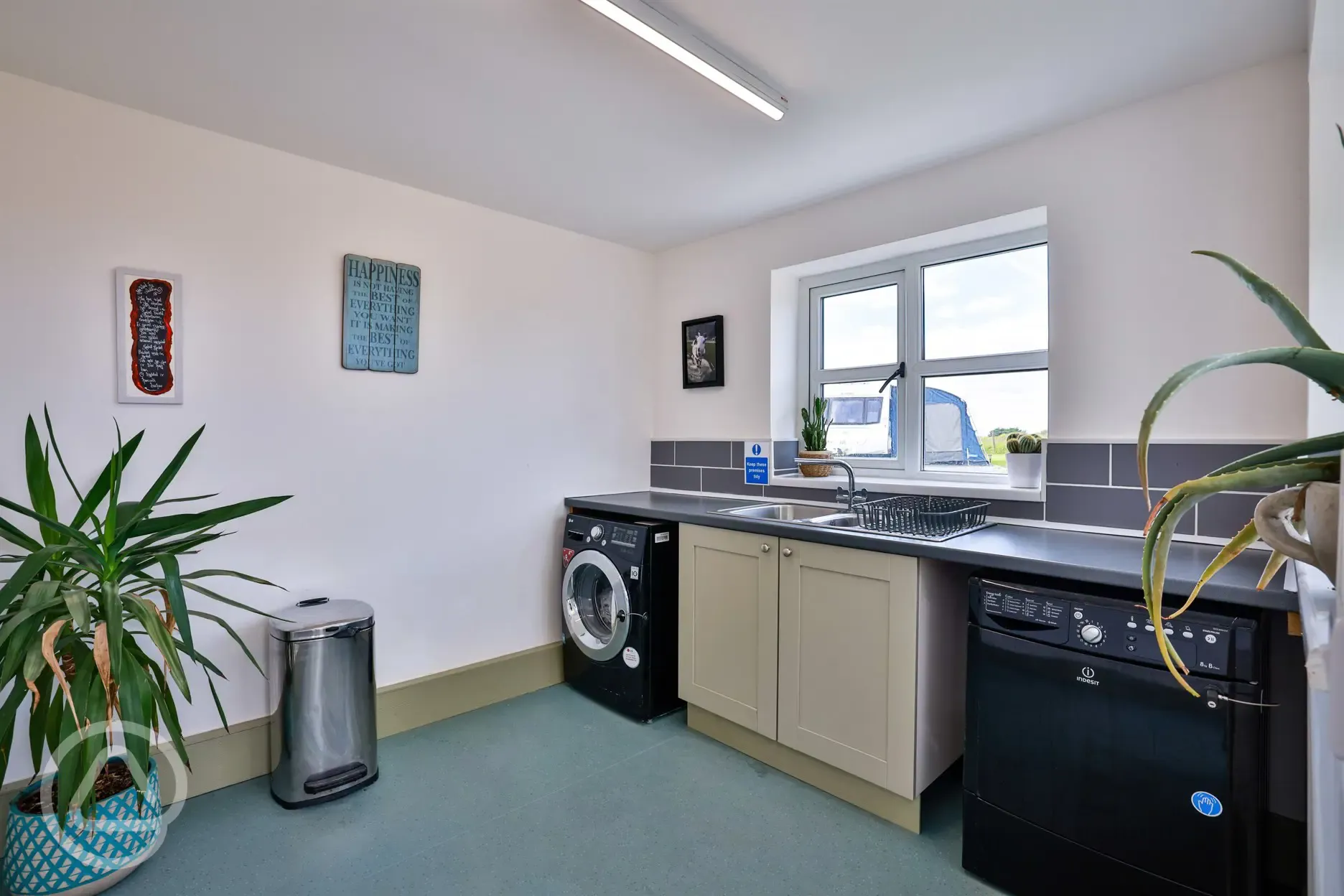 Laundry room with sink