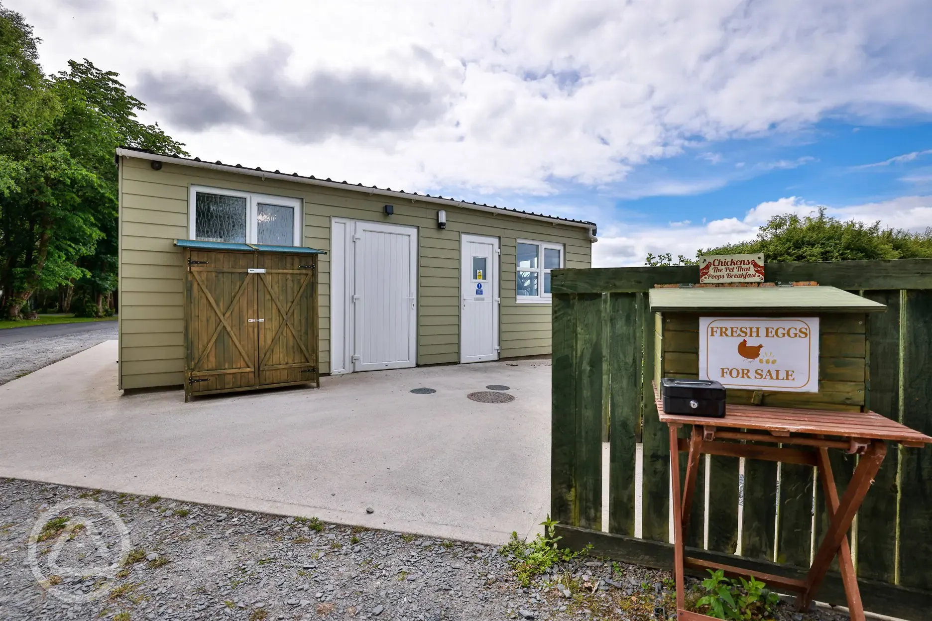 Facilities block with hot showers, toilets and an accessible bathroom