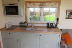 Gabriel's Rest shepherd's hut kitchen