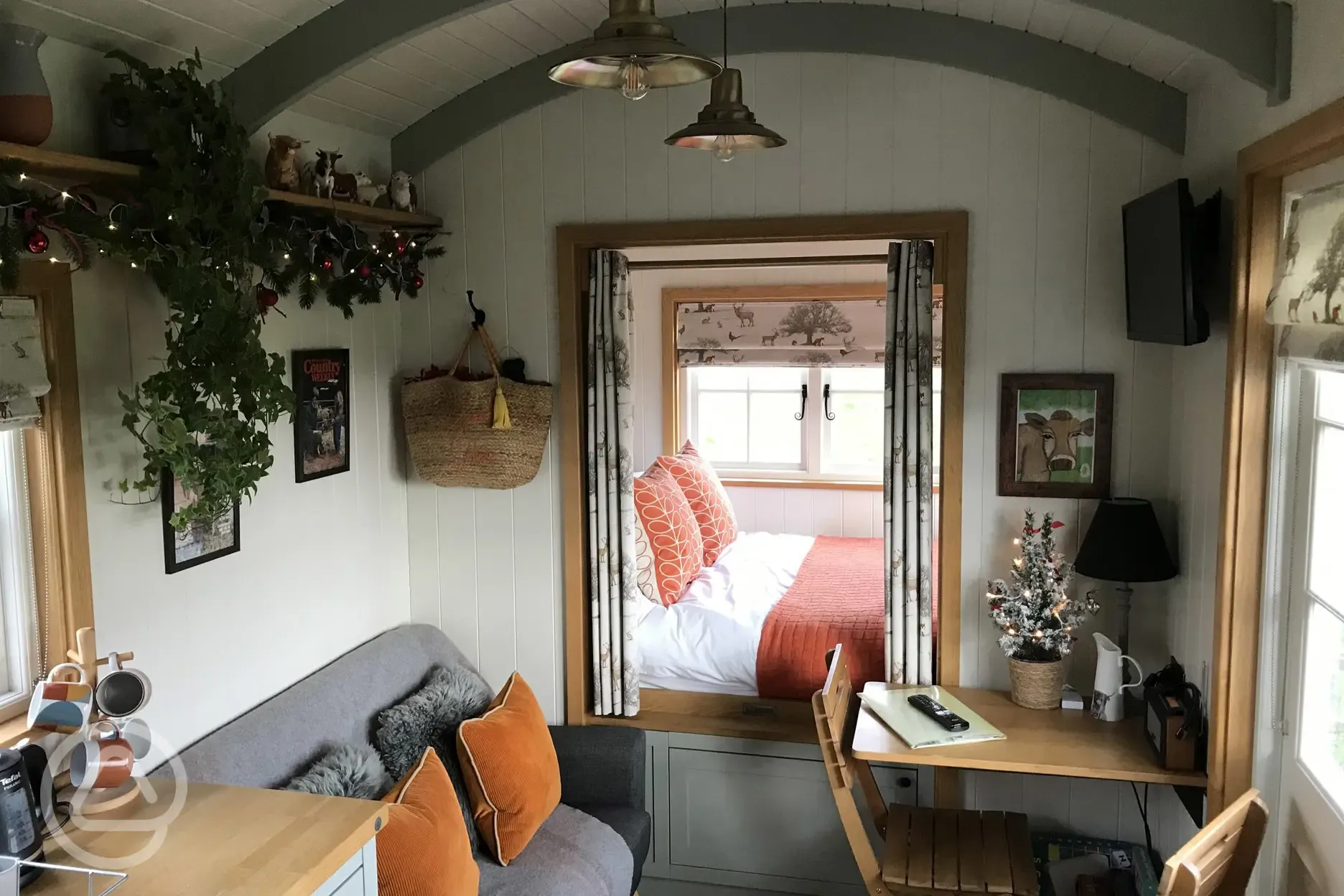 Gabriel's Rest shepherd's hut interior 