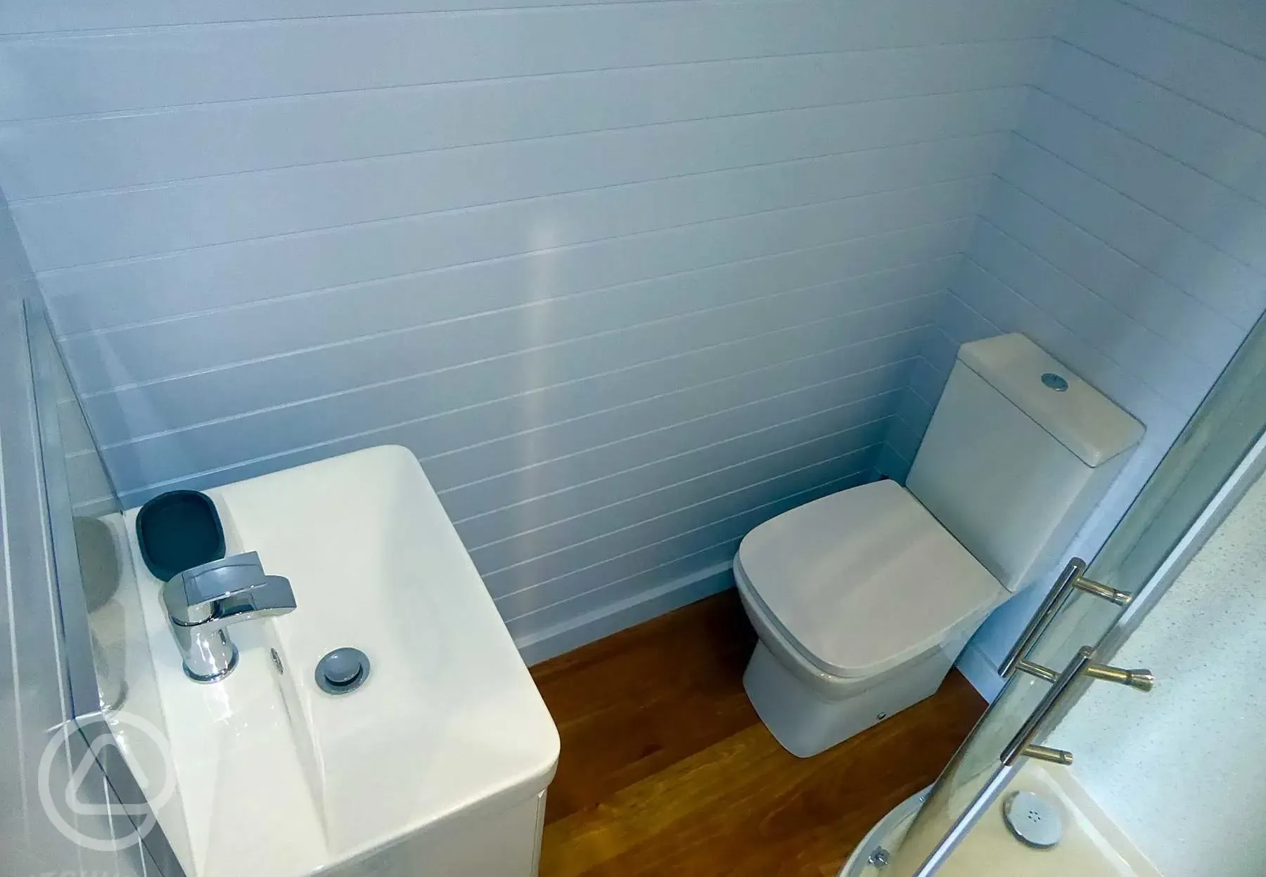 Pod ensuite toilet