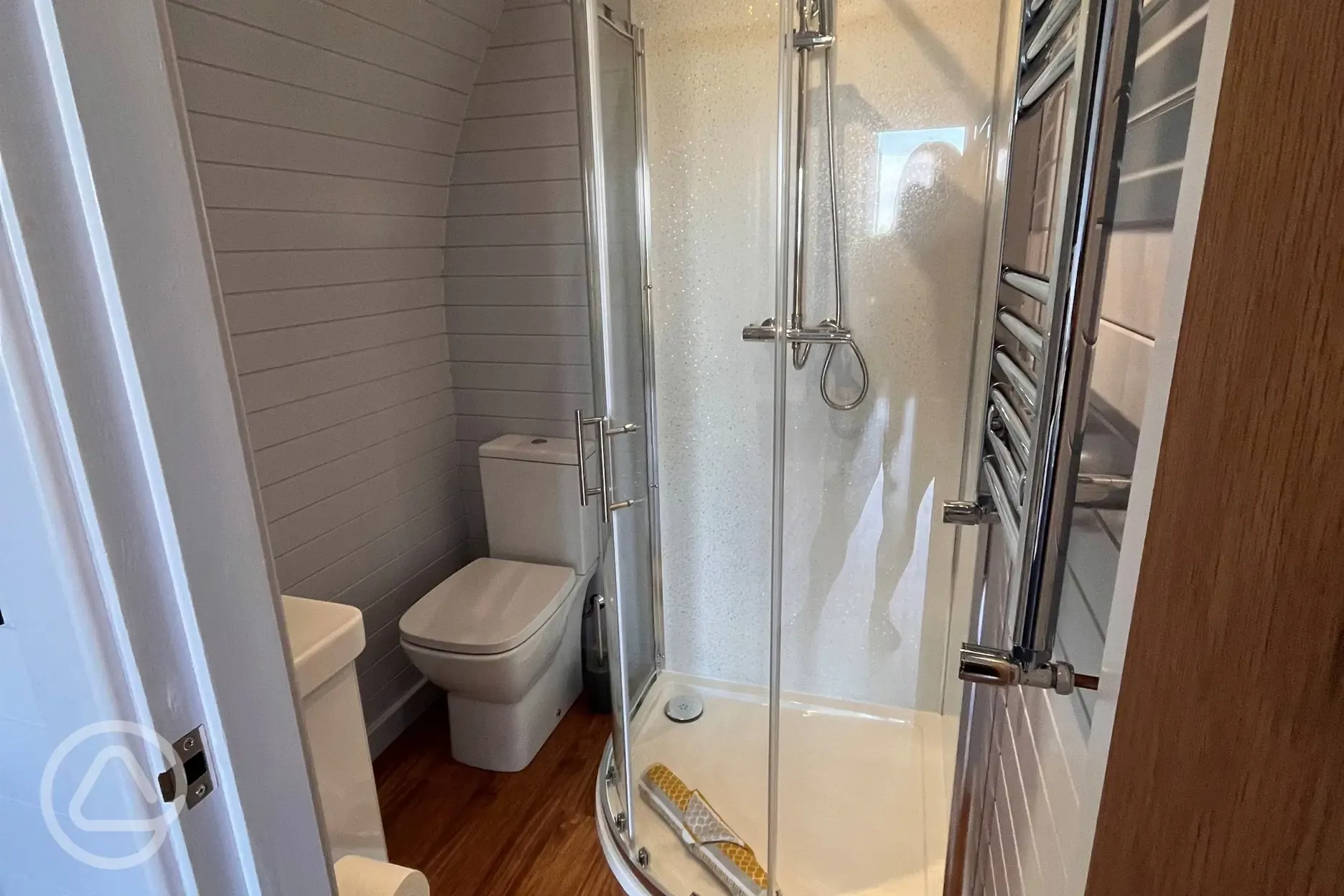 Full en-suite with full size shower 
