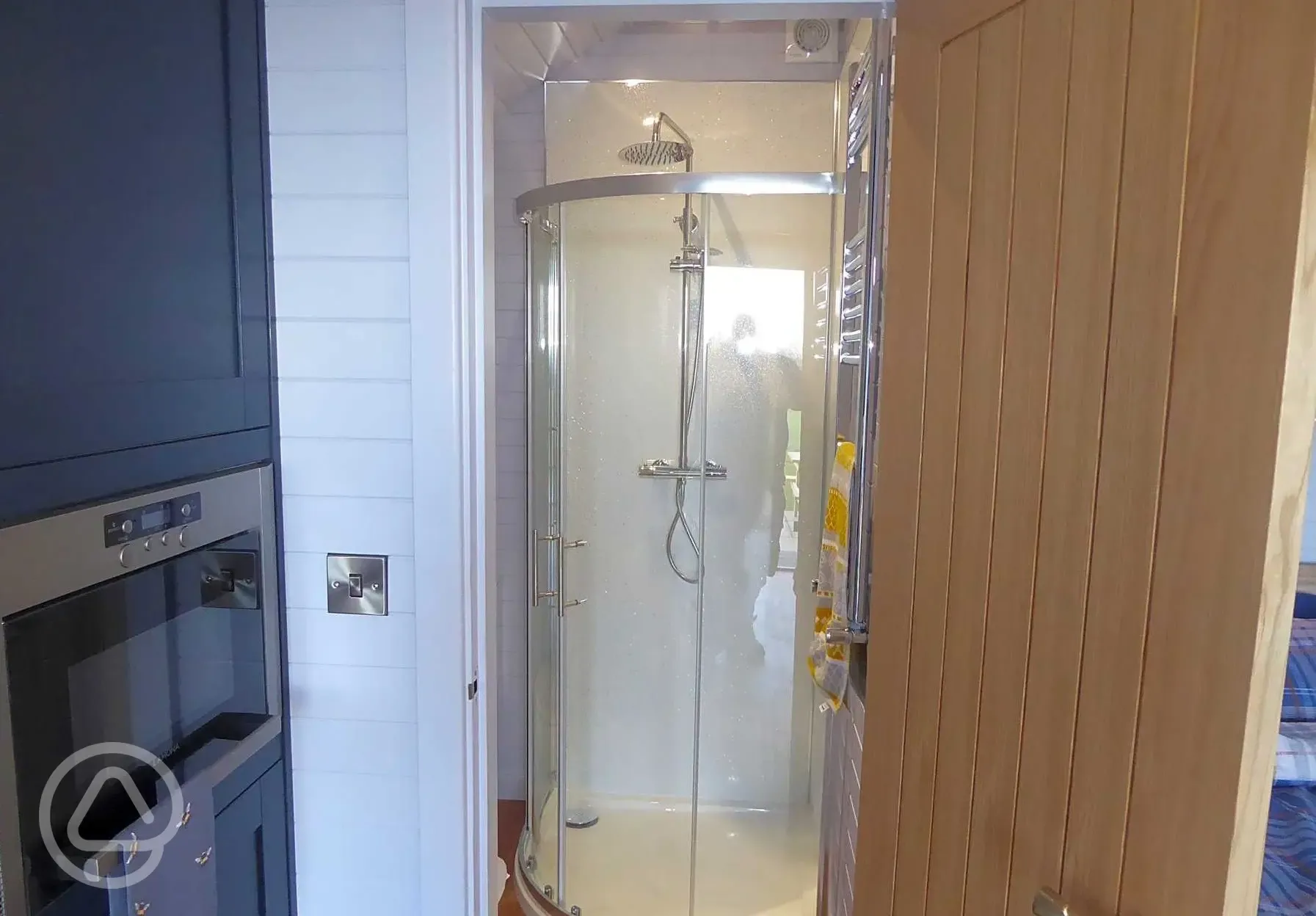 Pod ensuite shower