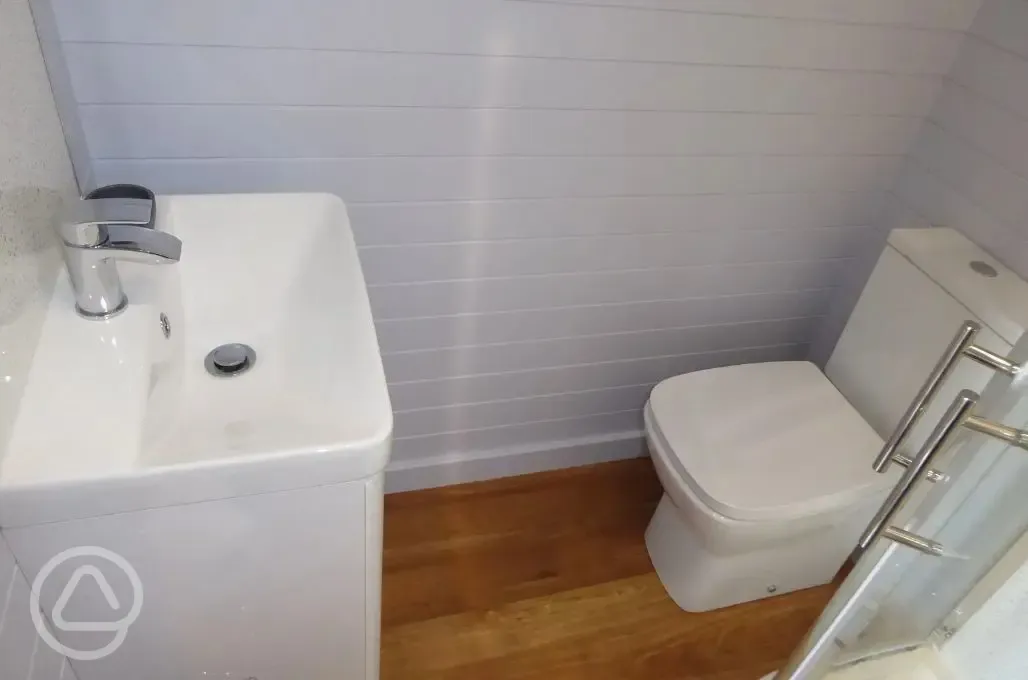 Ensuite glamping pods ensuite toilet