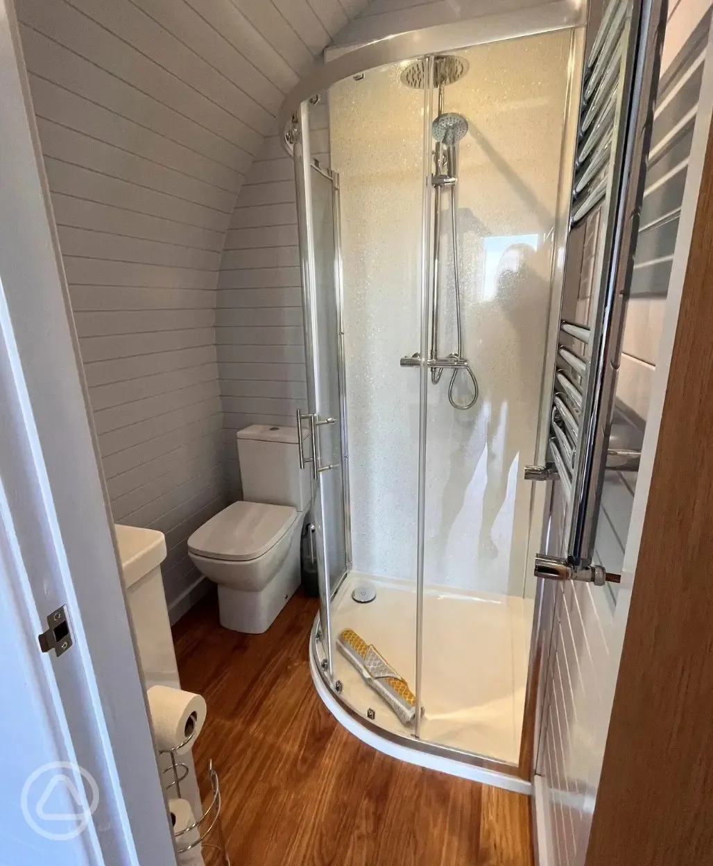 Ensuite glamping pods ensuite shower
