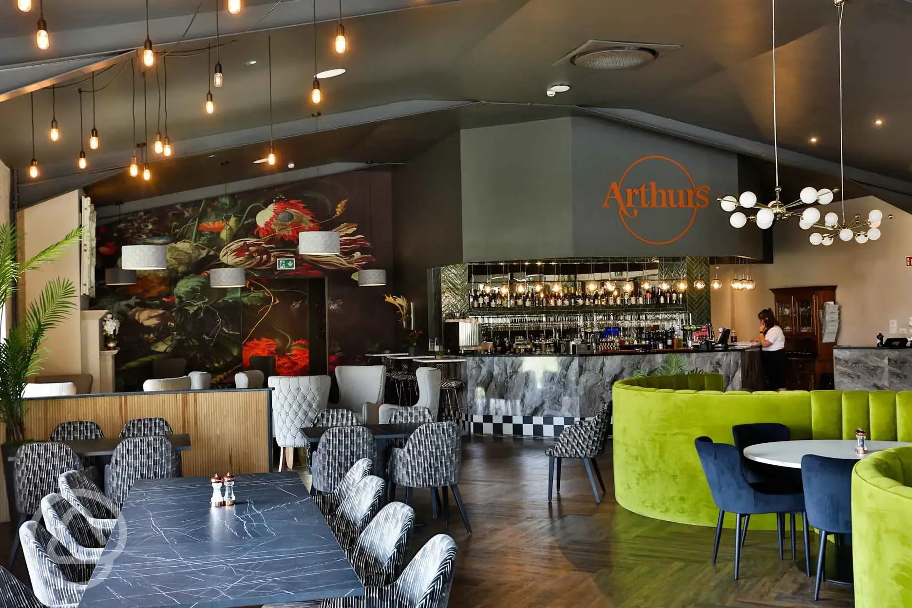 Onsite restaurant and bar, Arthur's. Serving coffee and cakes, lunch and dinner