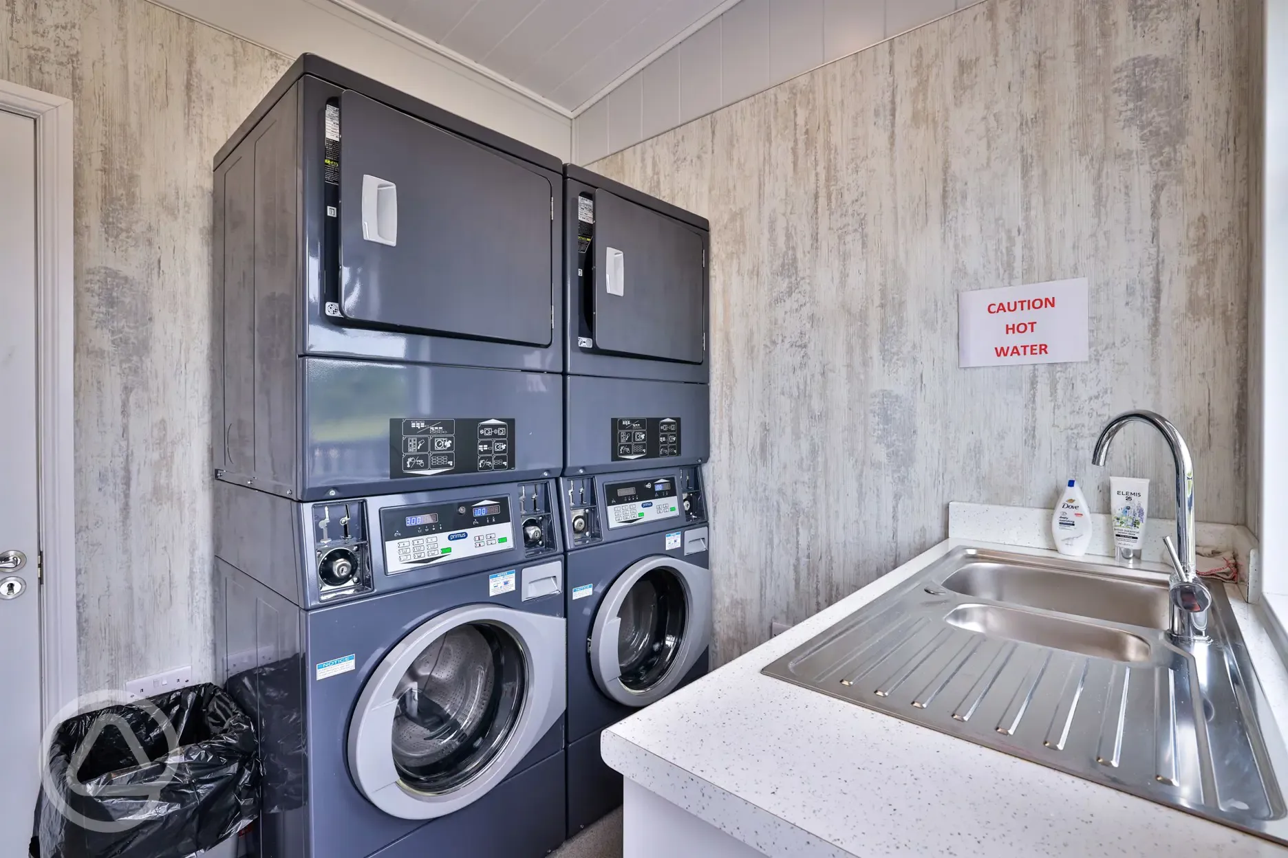 Laundry and washing up area