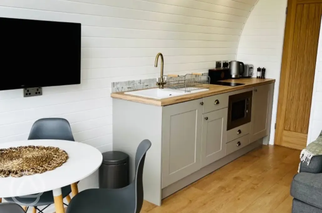 Heather ensuite pod kitchen area with dining space and a Smart TV