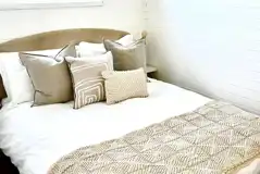 Heather ensuite pod separate bedroom with a king size bed (bedding provided) Heather ensuite pod separate bedroom with a king size bed (bedding provided)