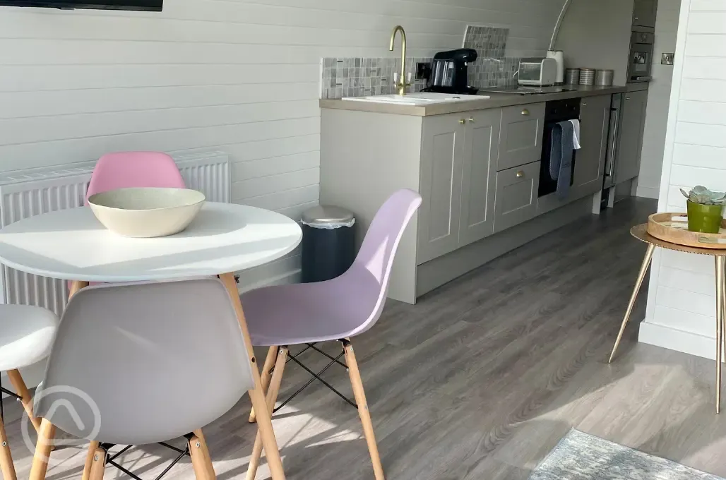 White Clover ensuite pod dining area with a fully-equipped kitchen