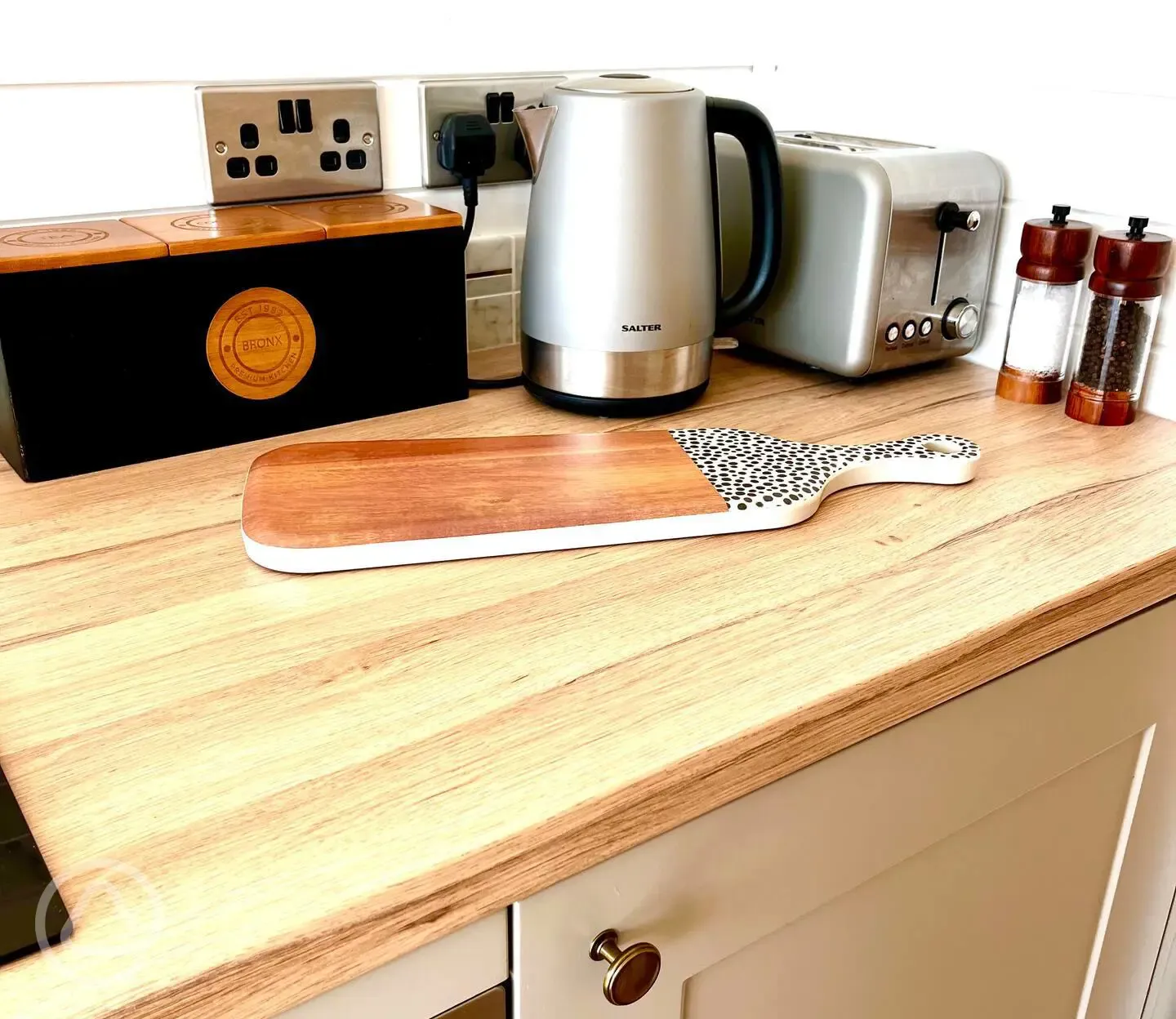 Heather ensuite pod kitchen kettle, toaster, and utensils