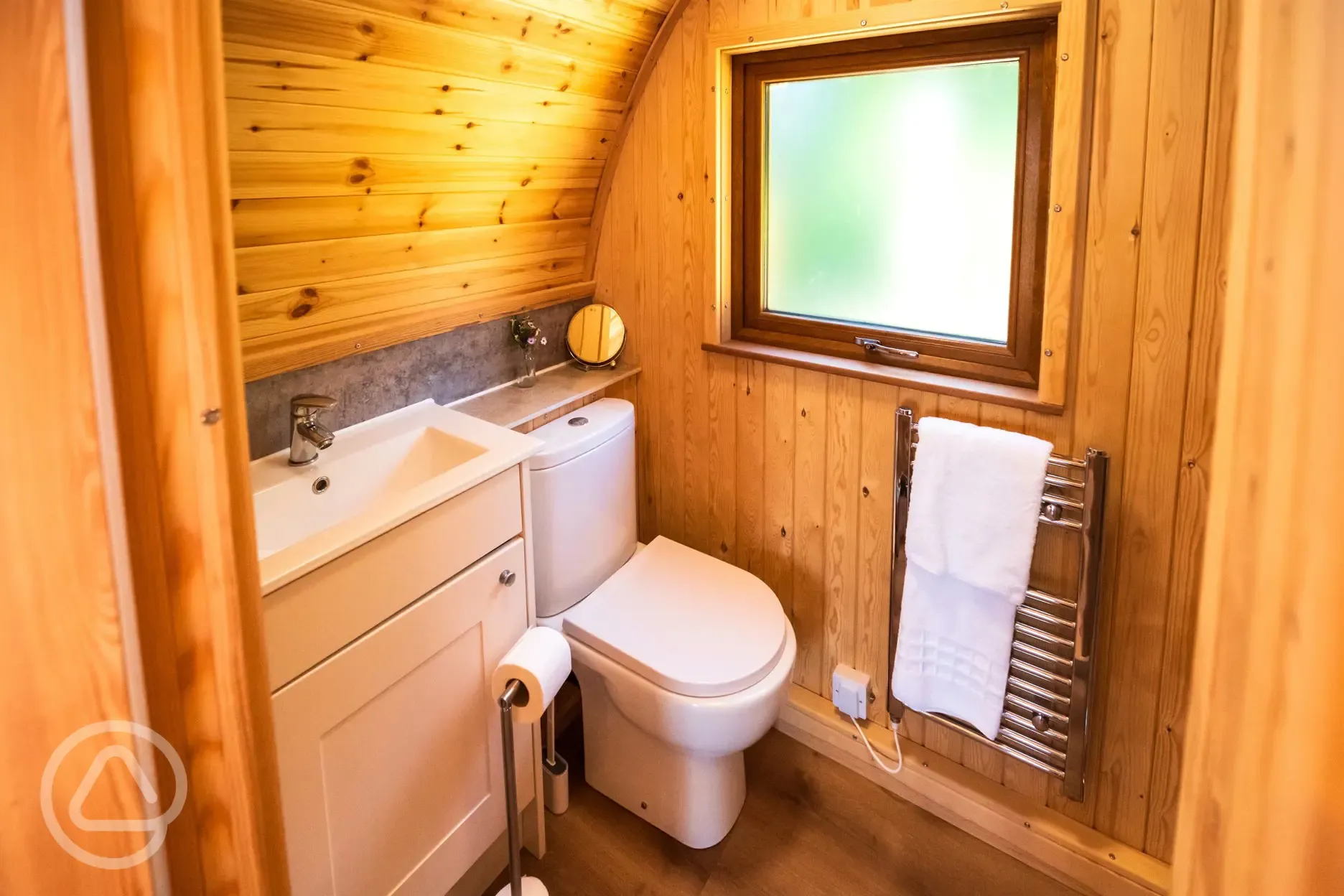 Ensuite glamping pod bathroom