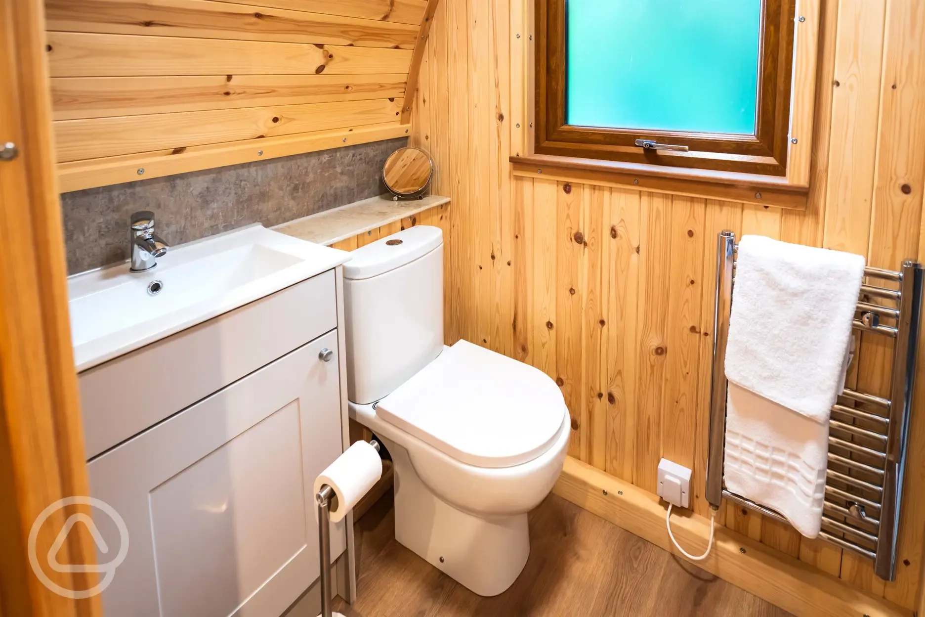 Primate pod ensuite with toilet, sink, mirror and heated towel rail