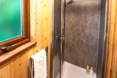 Primate pod ensuite with shower