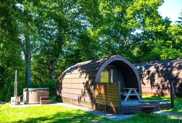 Large ensuite glamping pod with wood fired hot tub