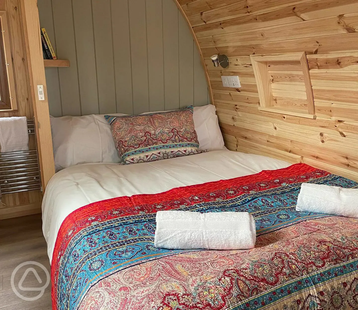 Ensuite glamping pod double bed