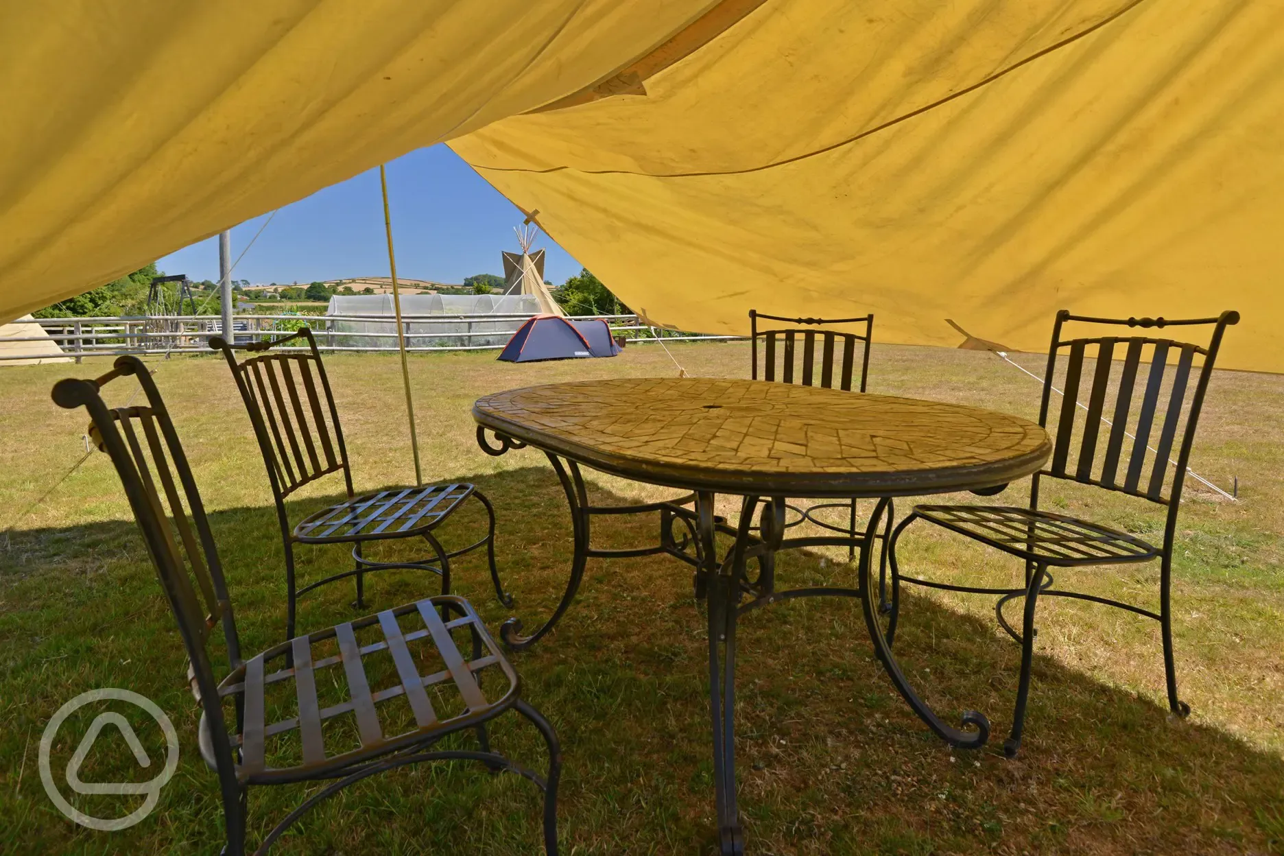 Covered seating area in the camping field 