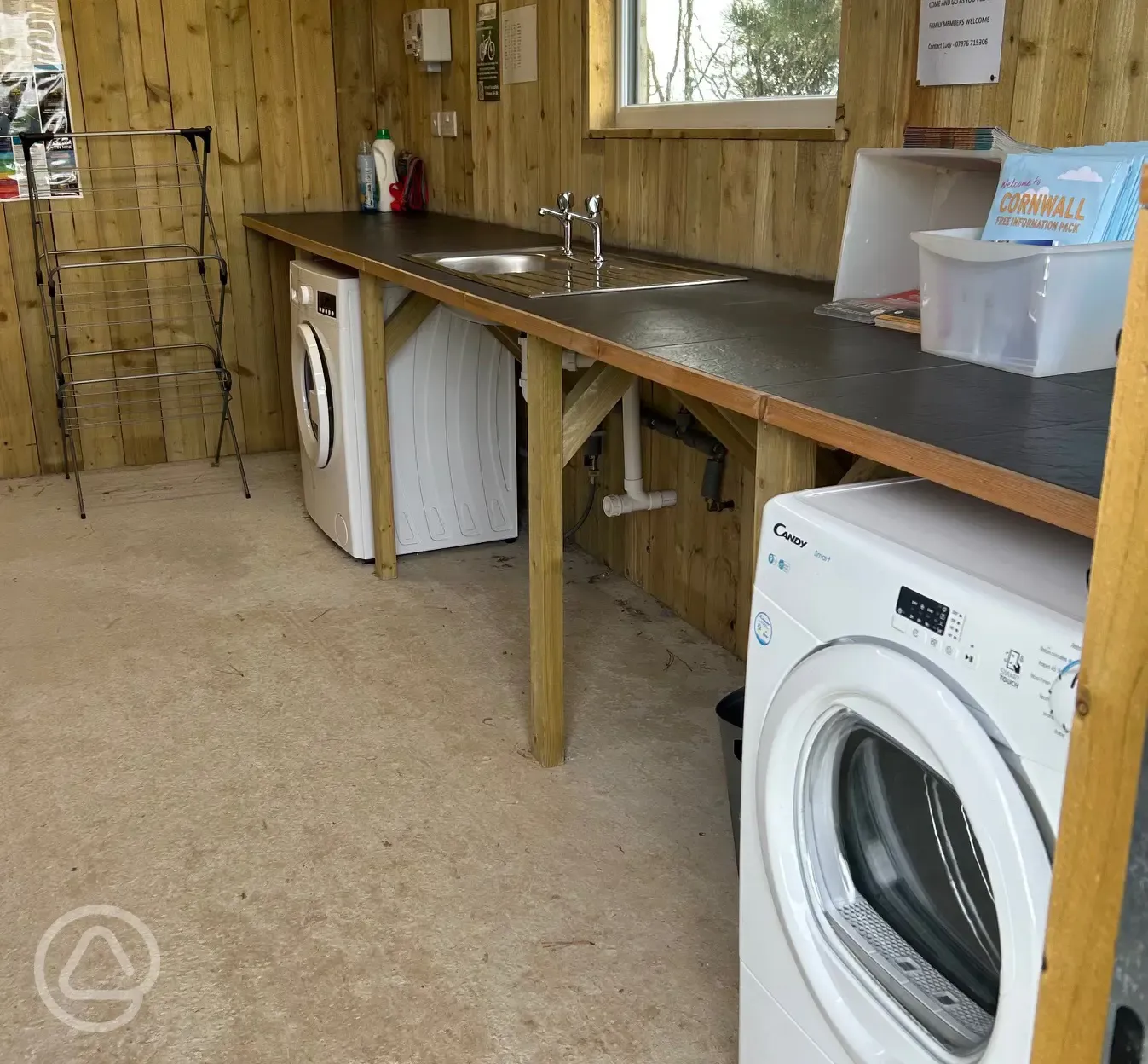 Washing up area and washing machine
