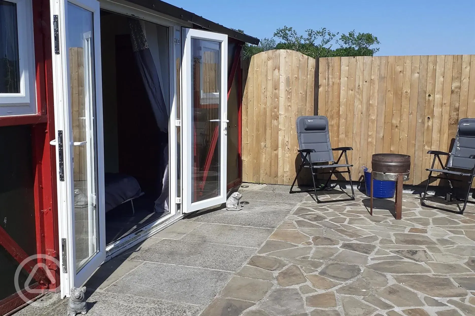 Ensuite shepherd's hut (with electric)