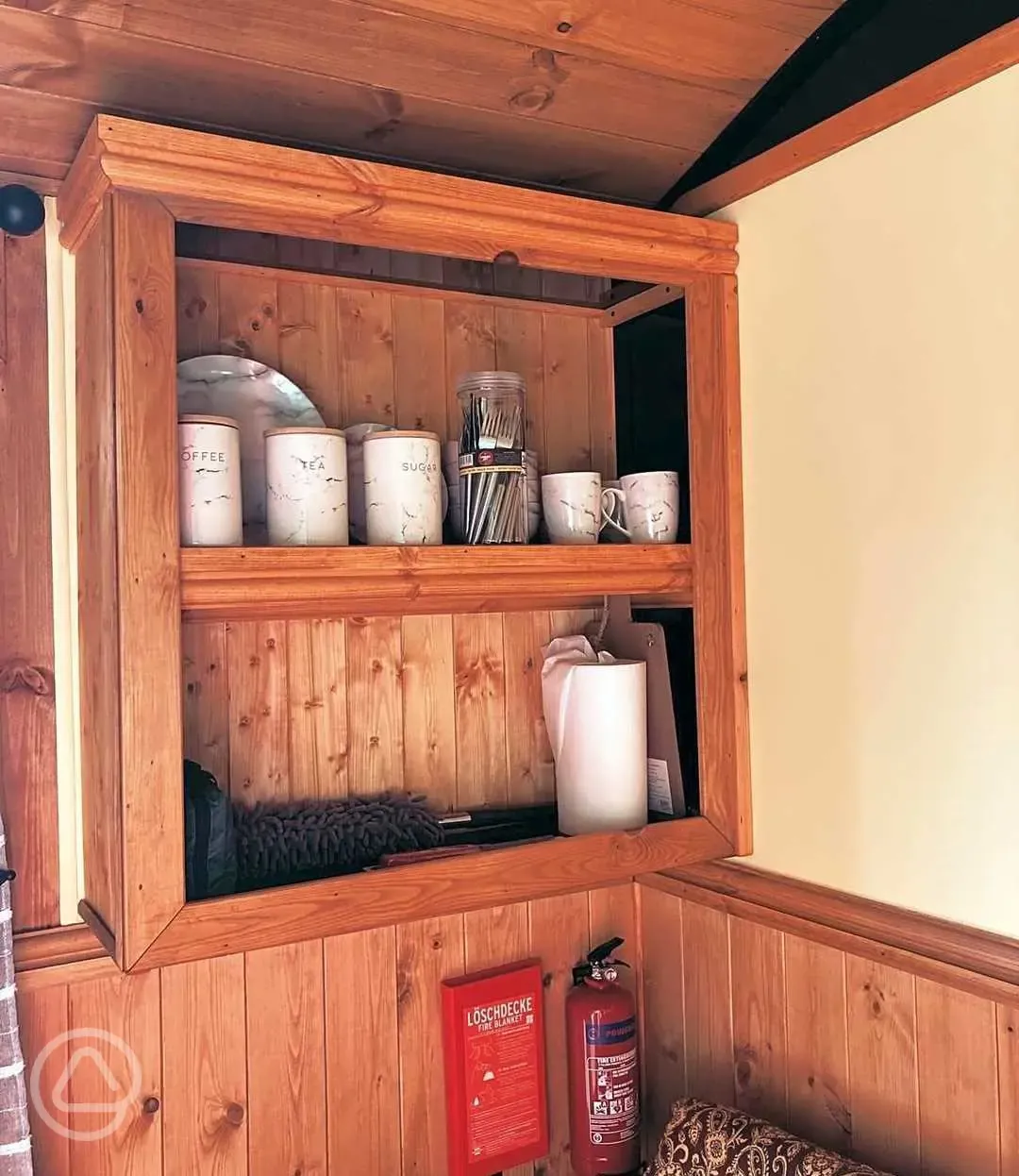 Shepherd's hut (without electric) crockery