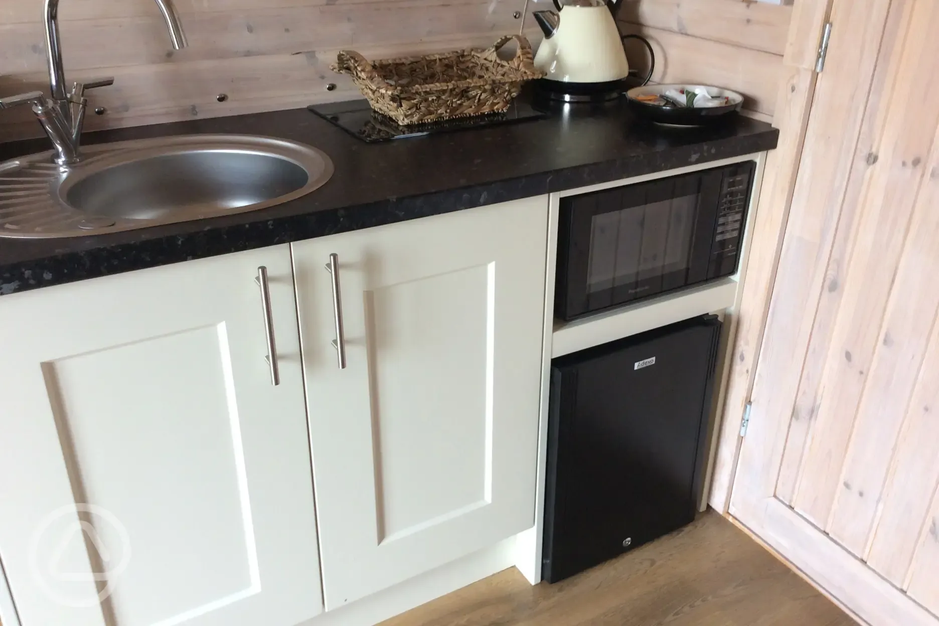 Ensuite pod with hot tub kitchen