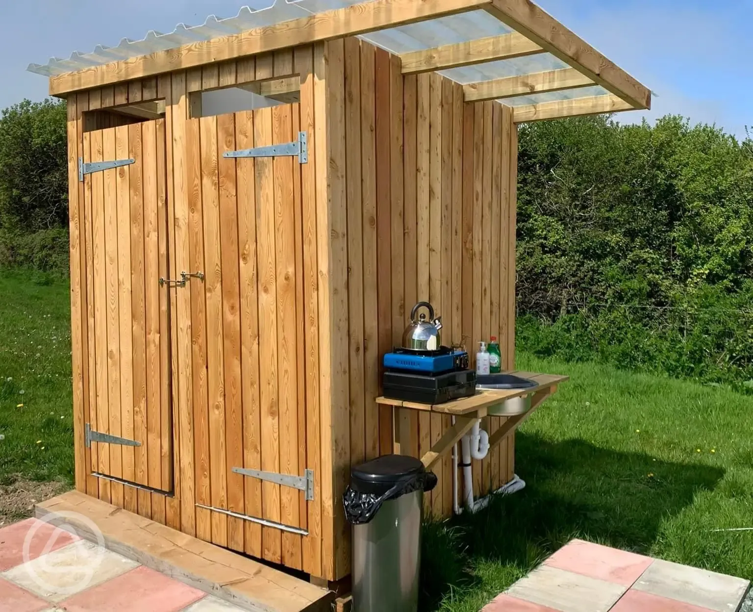 Facilities with kitchenette and sink