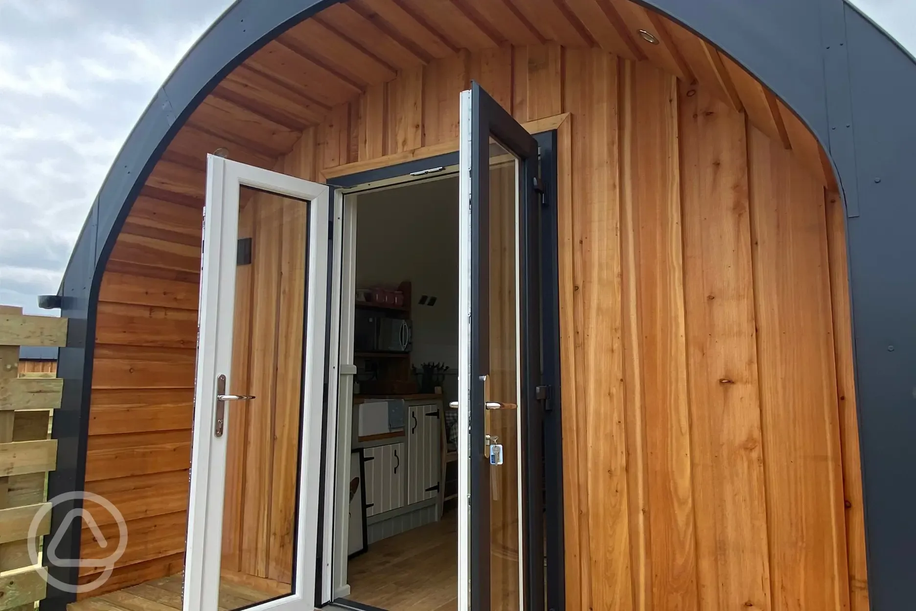 Ensuite glamping pod with hot tub