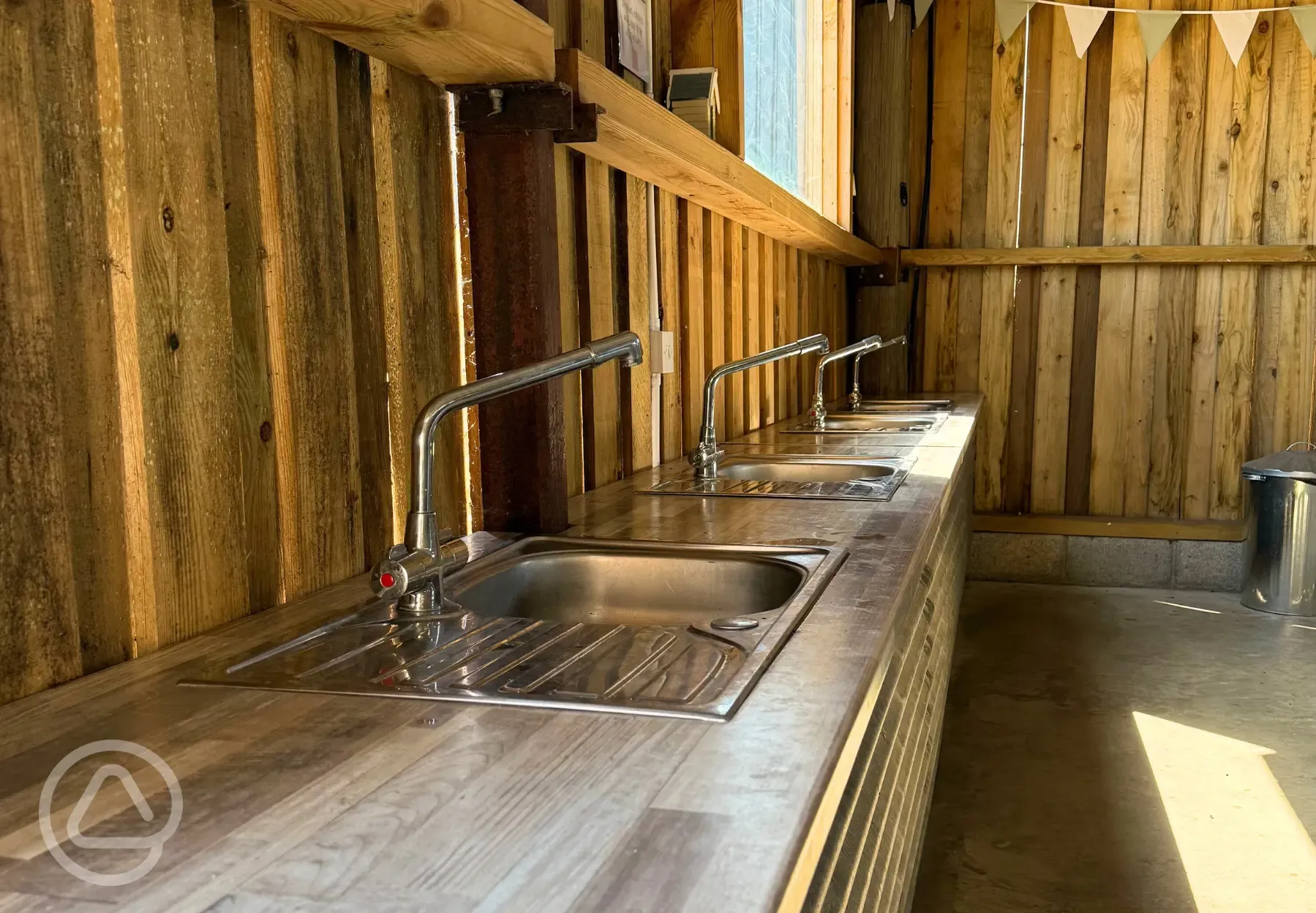 Washing up sinks