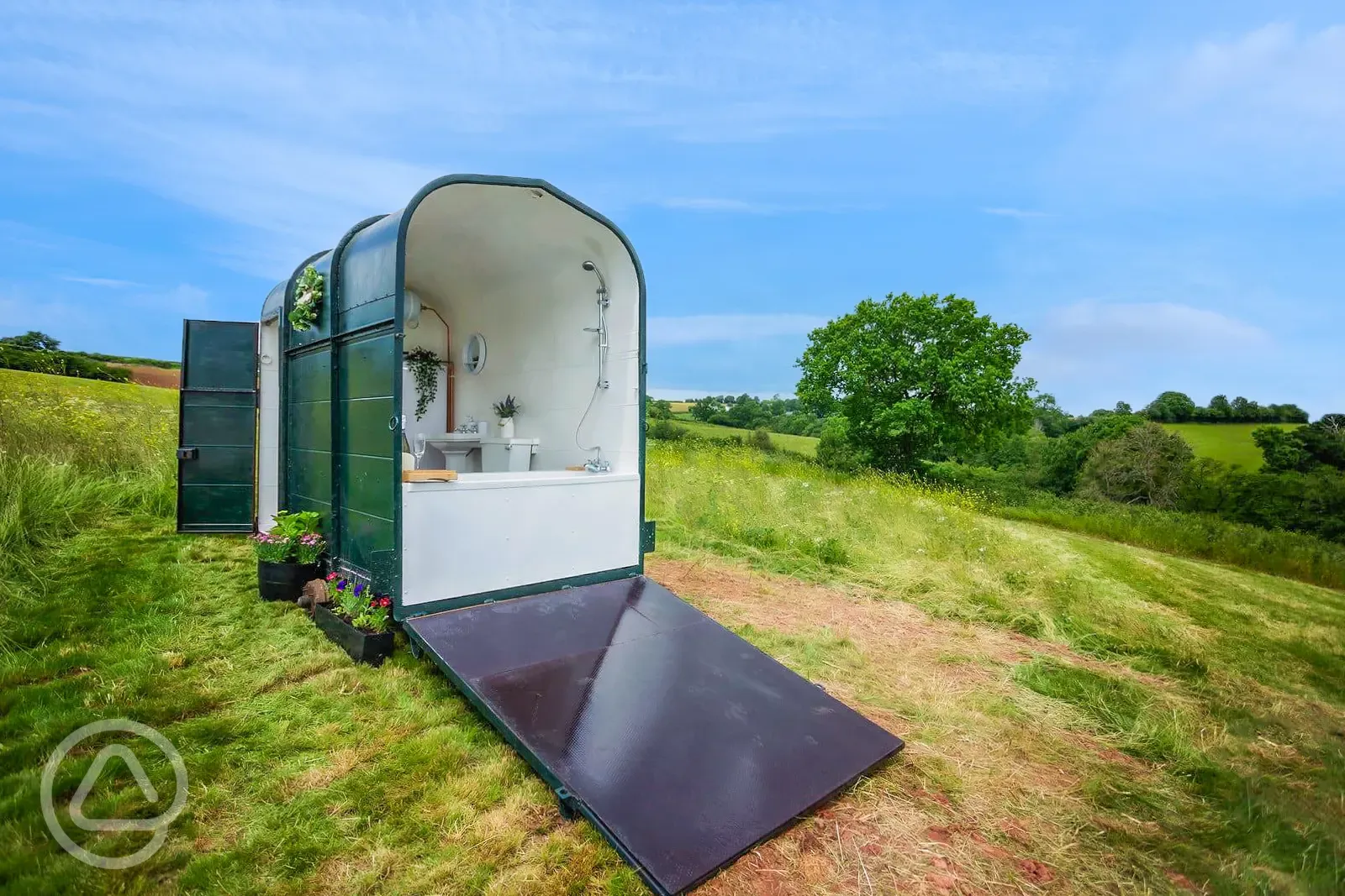 Bell tent private horsebox bathrooms